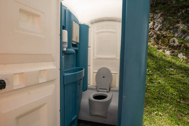 Best Sanitation services for porta potties  in Altamont, IL